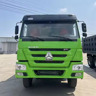 HOWO 371HP กล่องเกียร์มือ 10 ความเร็ว ค่าใช้งานของ 25 ถึง 30 ตัน รถขนส่งภาระหนัก